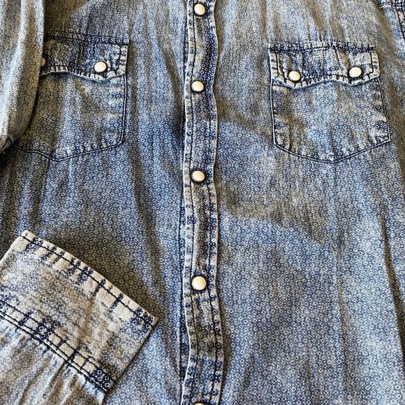 BNWT Men's Denim Shirt - Picture 2 of 11